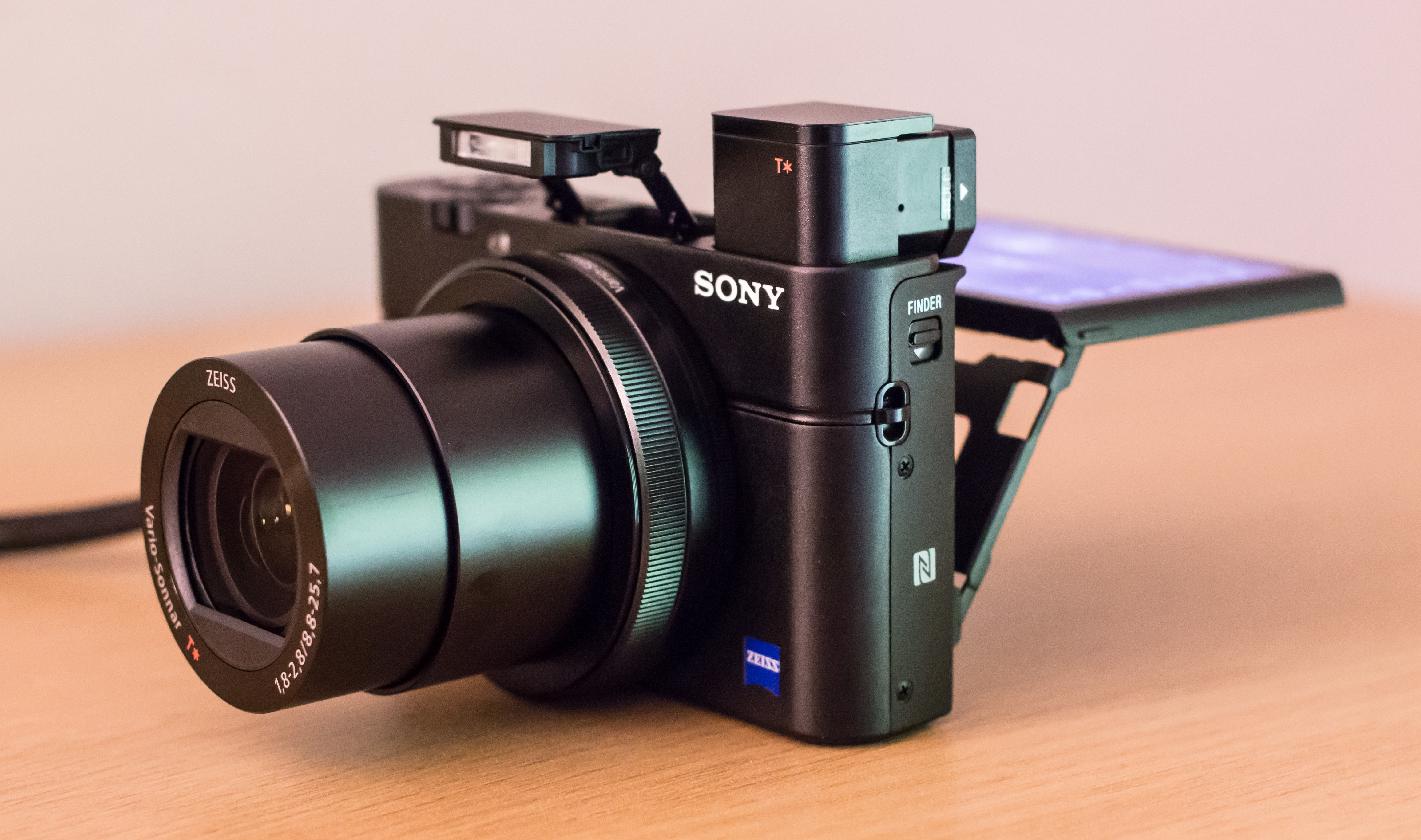 File:Sony RX100 III Physical Features.jpg - Wikimedia Commons