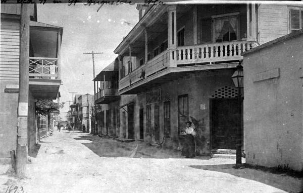 File:St. Augustine street scene (9082821017).jpg