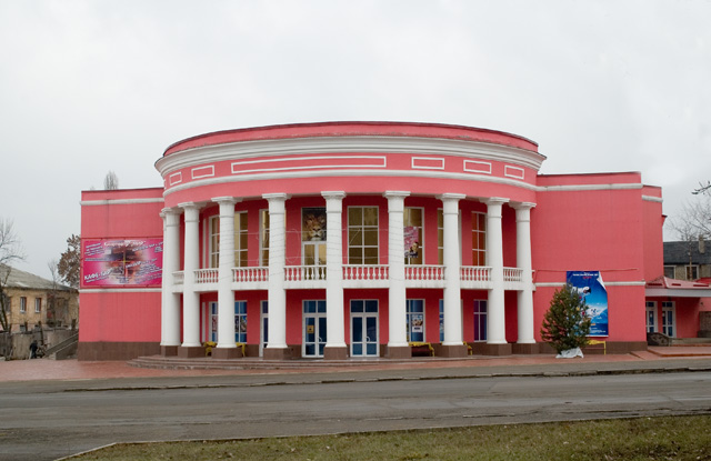 File:Stakhanov - Cinema Mir.jpg