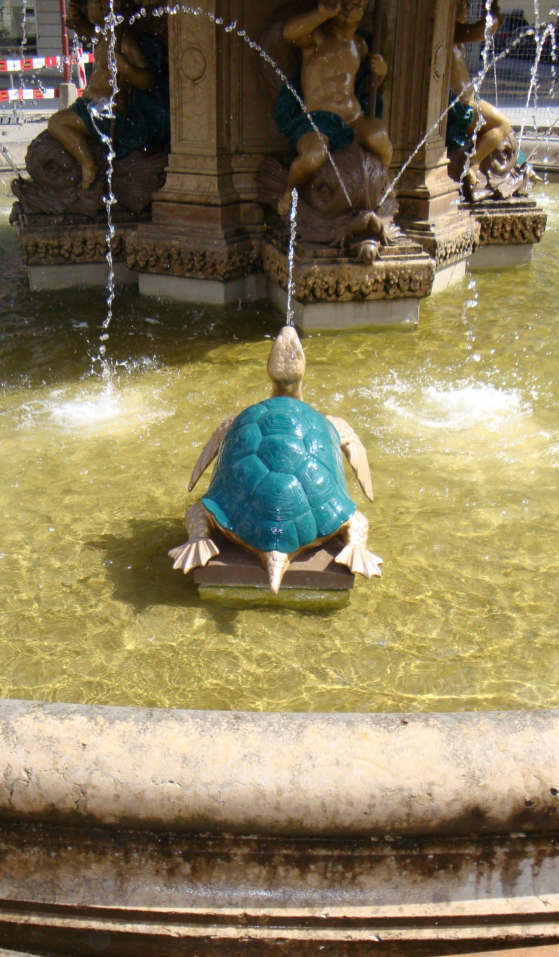 File Tortue De La Grande Fontaine La Chaux De Fonds Neuchatel Suisse Jpg Wikimedia Commons