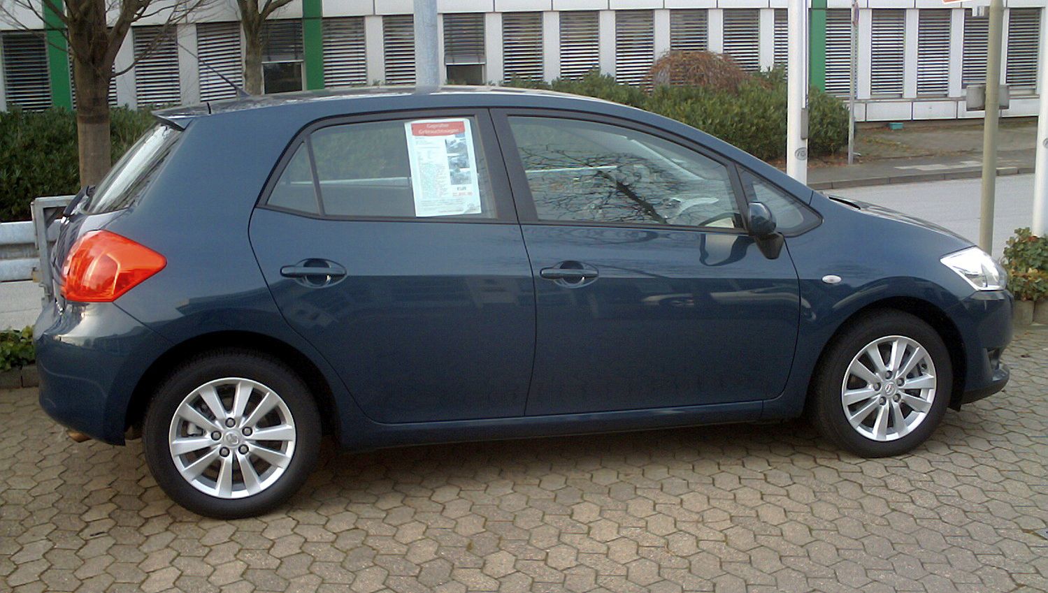 File Toyota Auris 2008 jpg