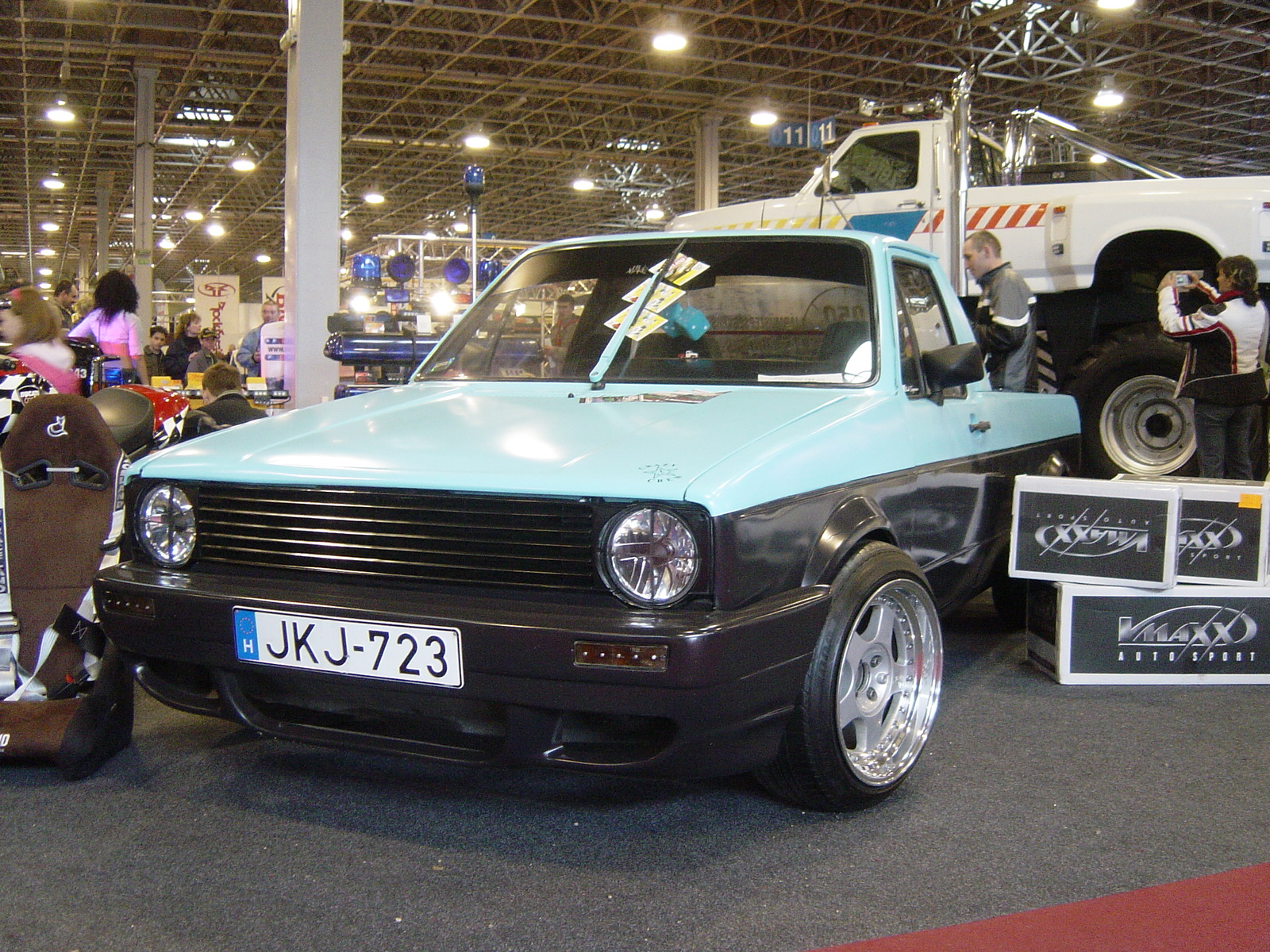 https://upload.wikimedia.org/wikipedia/commons/f/fa/Tuning_Show_2008_-_012_-_Volkswagen_Caddy.jpg