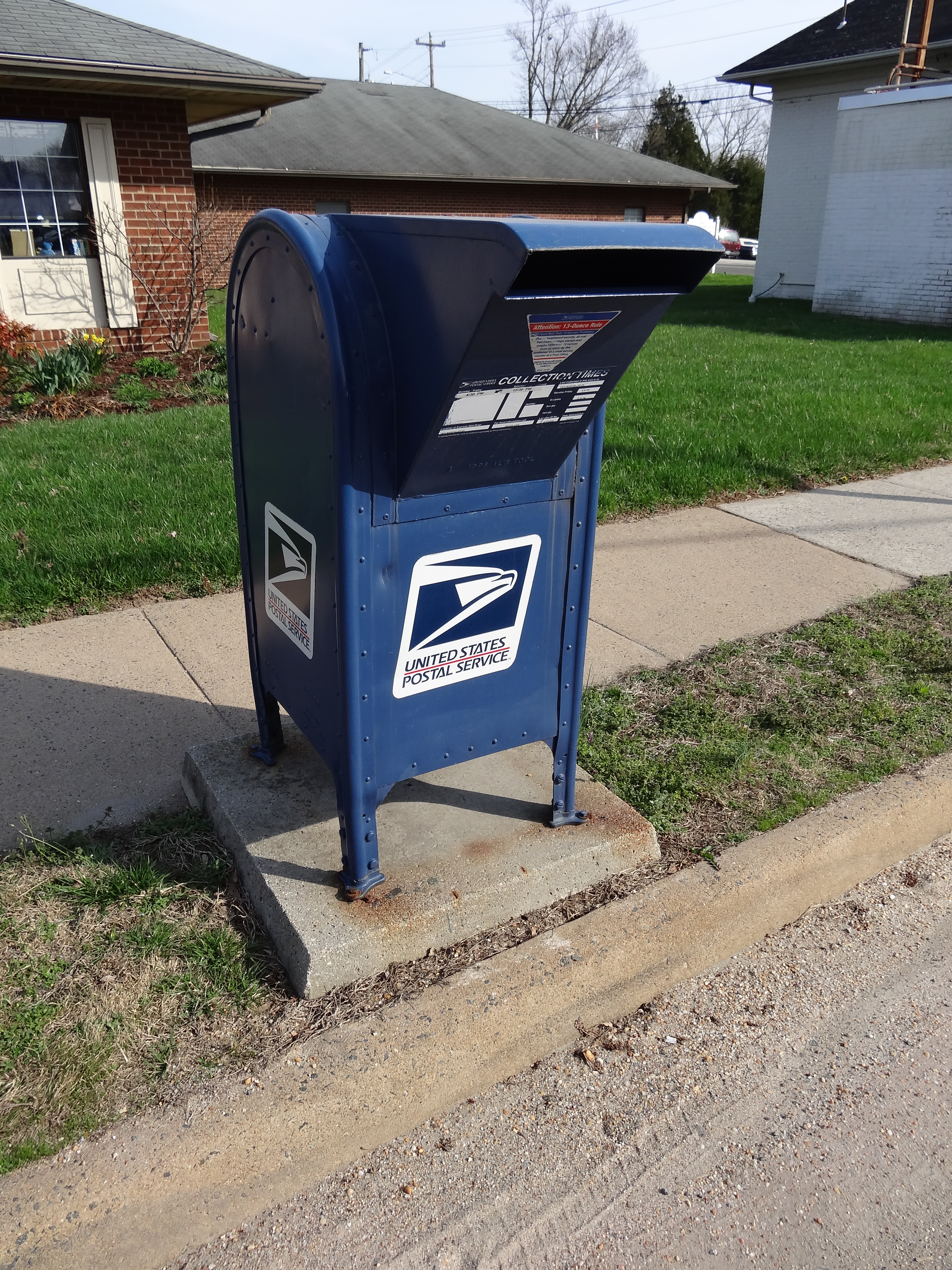 File:USPS mailbox outside Nokesville Post Office; Nokesville, VA;   - Wikimedia Commons