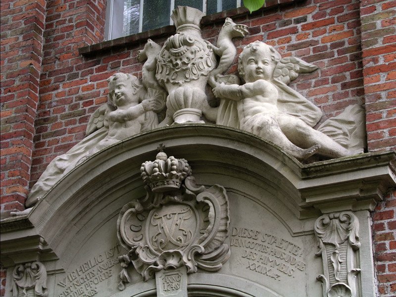 File:Uetersen Kirche Relief.jpg