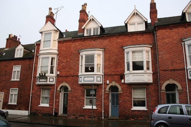 File:Victorian houses in Bailgate - geograph.org.uk - 302072.jpg