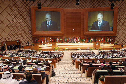 Vladimir Putin in Malaysia 16-17 October 2003-4.jpg
