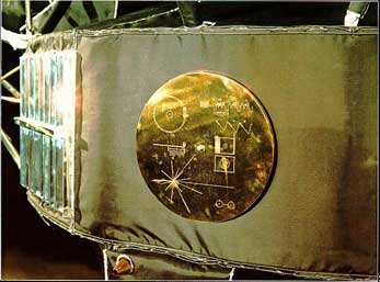 Позолоченный диск, закреплённый на корпусе «Вояджера»