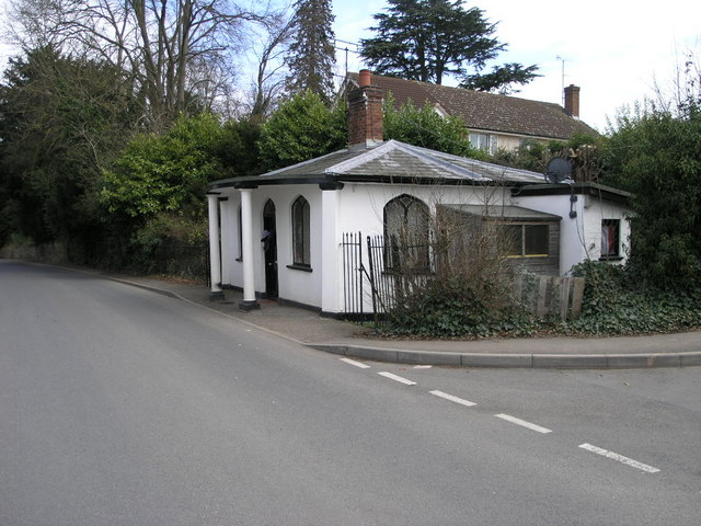 File:White House on a Hill - geograph.org.uk - 151284.jpg