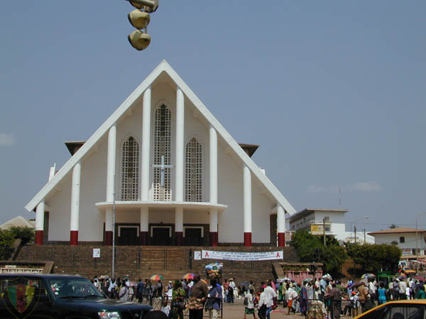 File:Yaoundé Cathédrale.jpg