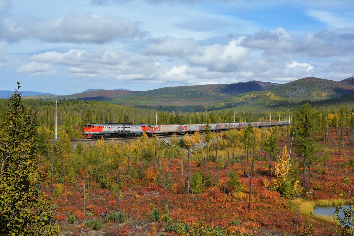 File:2ТЭ10М-3625, Россия, Забайкальский край, перегон Икабьякан - Мурурин  (Trainpix 204895).jpg - Wikimedia Commons