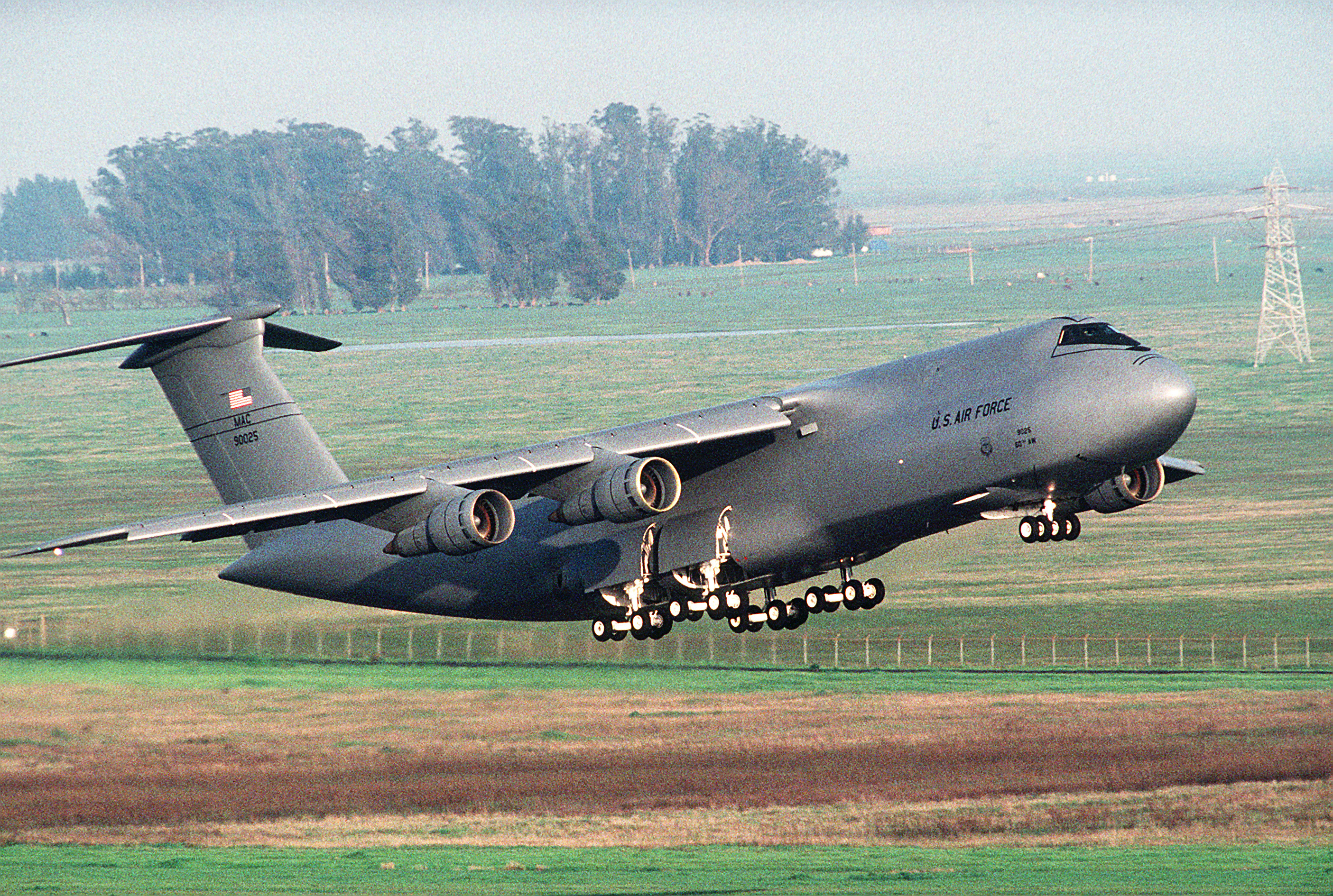 50th airlift squadron hi-res stock photography and images - Alamy