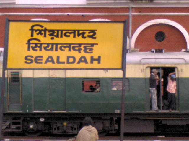 File:Board, Sealdah station.jpg