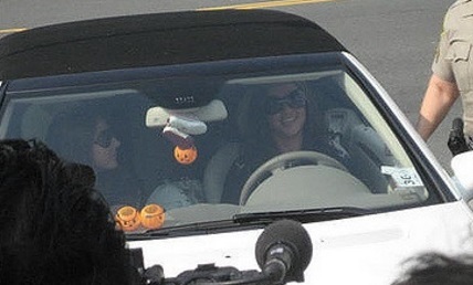 File:Britney Spears car october 2007 (cropped).jpg