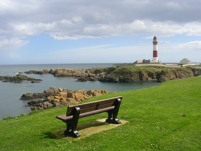 File:Buchan Ness Lighthouse and Island - geograph.org.uk - 159605.jpg
