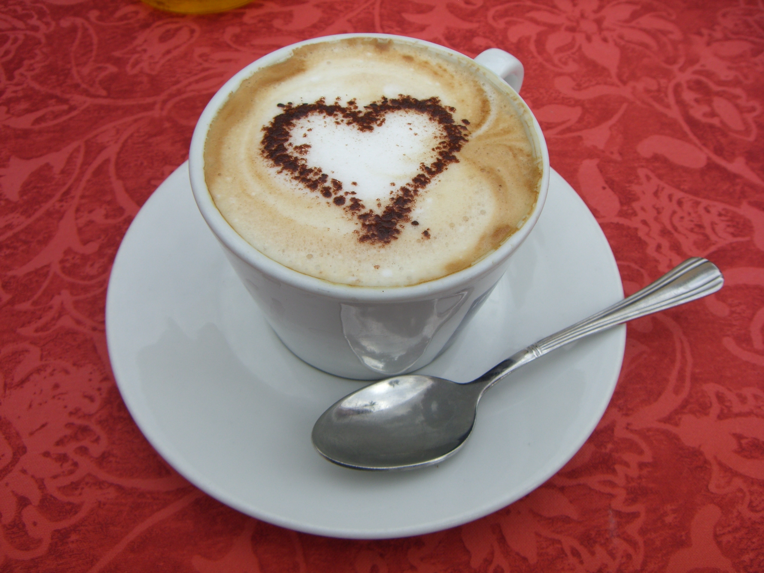 https://upload.wikimedia.org/wikipedia/commons/f/fb/Cappucino.JPG