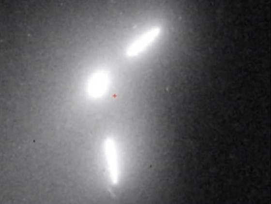 File:Composite image of Comet ISON; April 2013.jpg