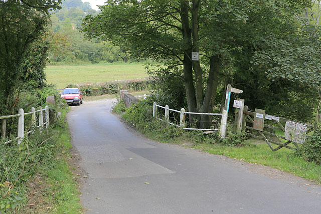 File:Cut Bridge, Cutts Arch, Soberton - geograph.org.uk - 237665.jpg