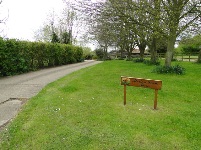 File:Entrance to Merton's Farm Barn - geograph.org.uk - 4453830.jpg