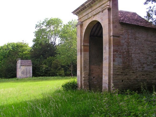 File:Horse Guards, Oakley Wood - geograph.org.uk - 457249.jpg