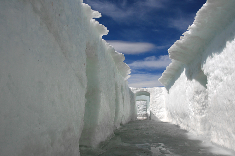 File:Icehotel melting.jpg