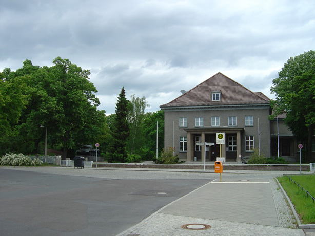 File:Karlshorst GER-RUS museum.jpg