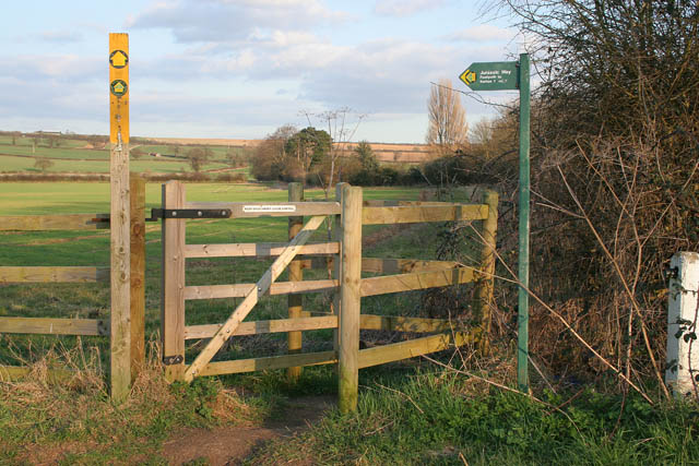 File:Kissing gate on the Jurassic Way - geograph.org.uk - 364997.jpg