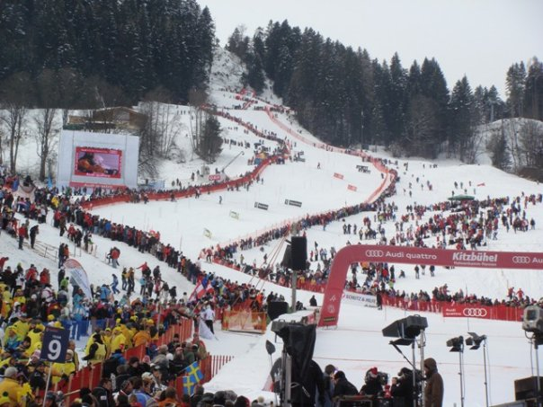 File:Kitzbuehel slalom ganslernhang 2010.jpg