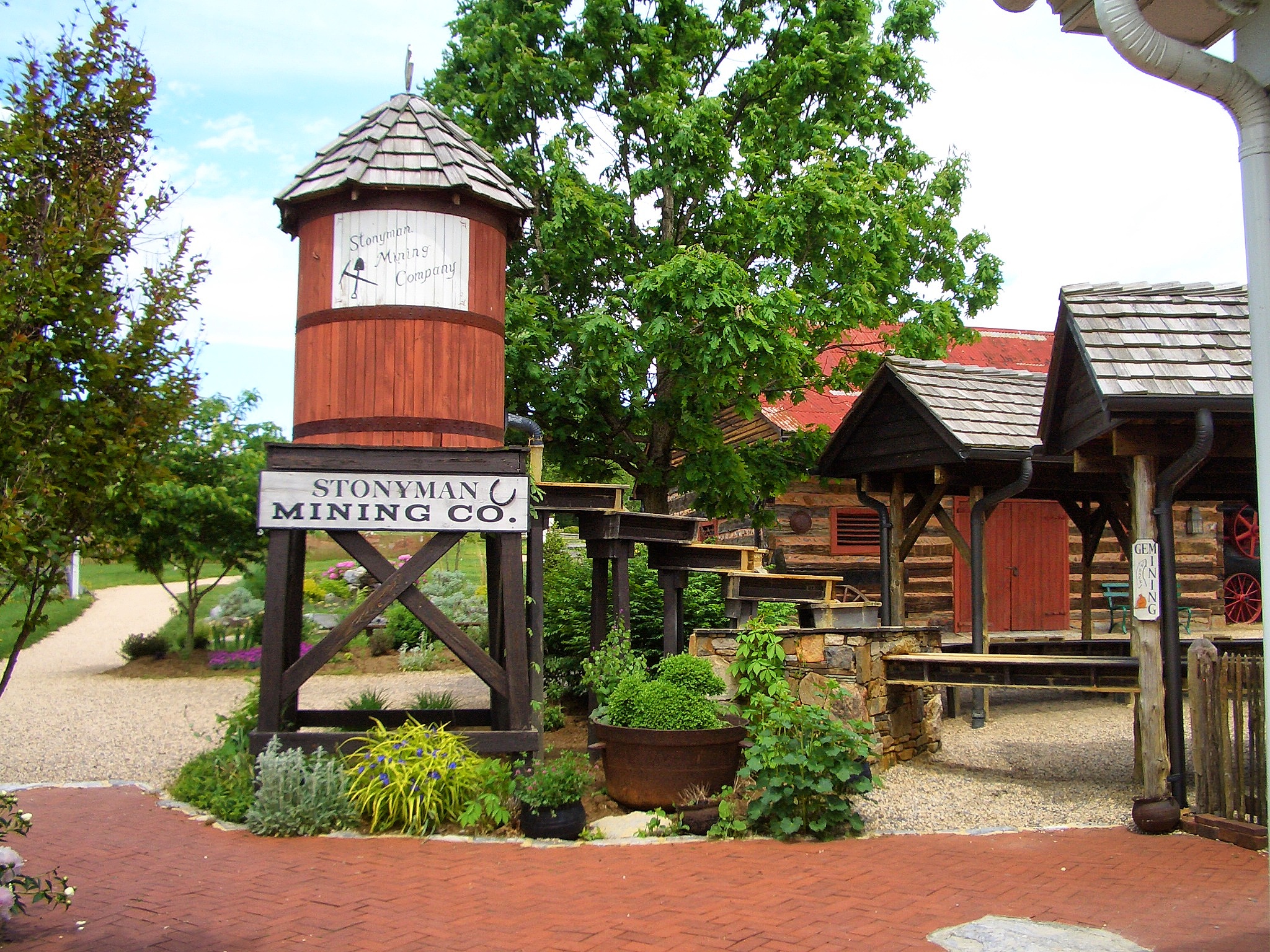 File:Luray Valley Museum Stonyman Mining Co.jpg - Wikimedia Commons