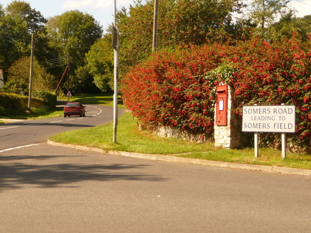 File:Lyme Regis, postbox No. DT7 146, Somers Road - geograph.org.uk - 1485589.jpg