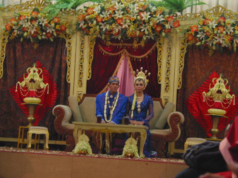 File:Pernikahan Jawa-Javanese Wedding 2011 Bennylin 22.jpg