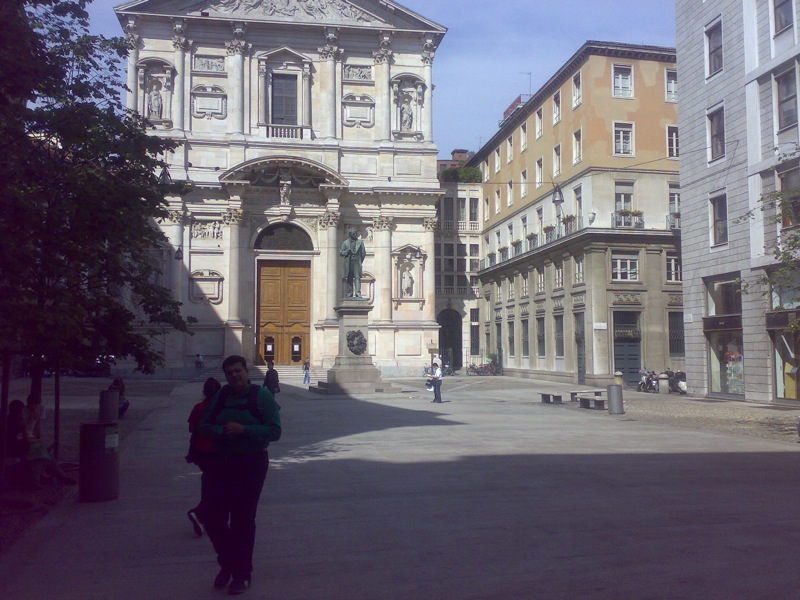 File:Piazza San Fedele (521724300).jpg