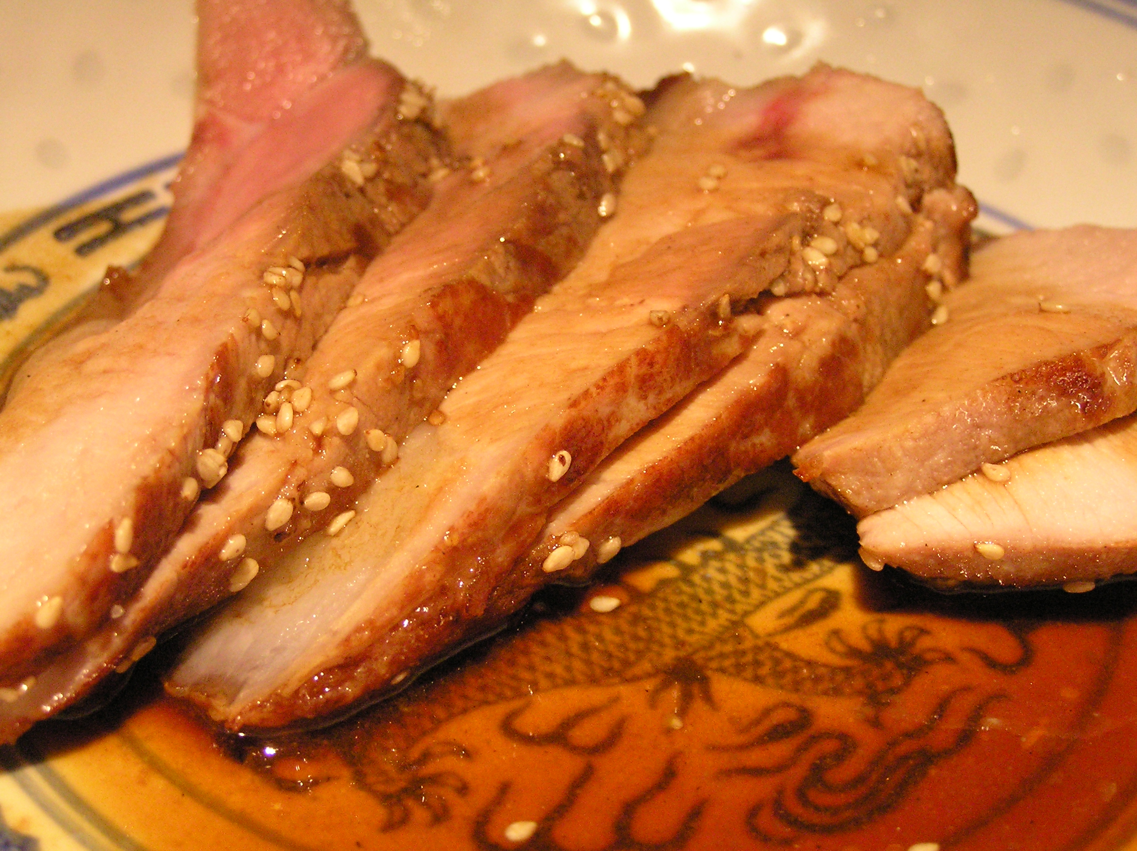 https://upload.wikimedia.org/wikipedia/commons/f/fb/Pork_sirloin_chop_with_cider_pan_sauce.jpg