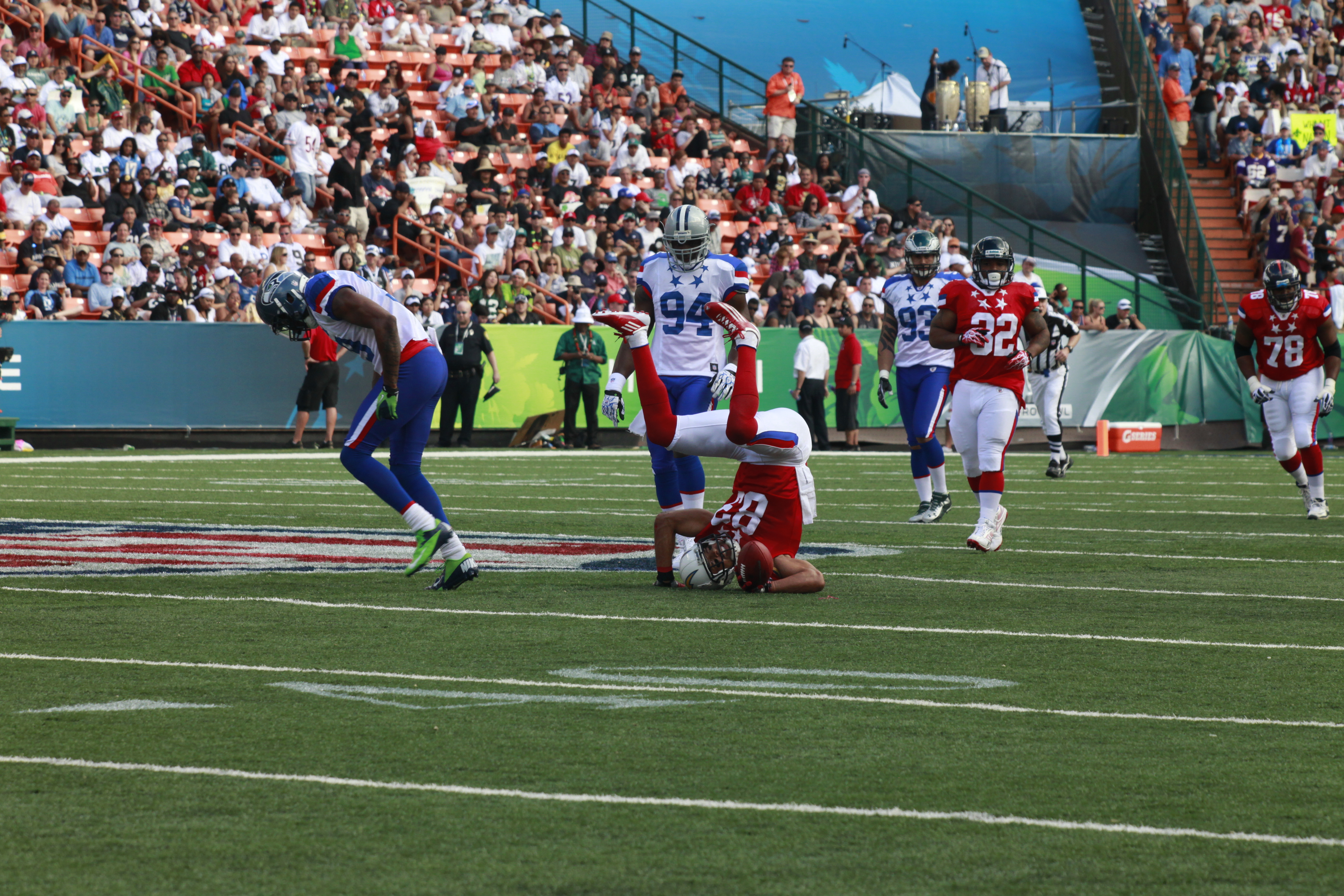 File:Eric Weddle Larry Fitzgerald 2012 Pro Bowl.jpg - Wikipedia