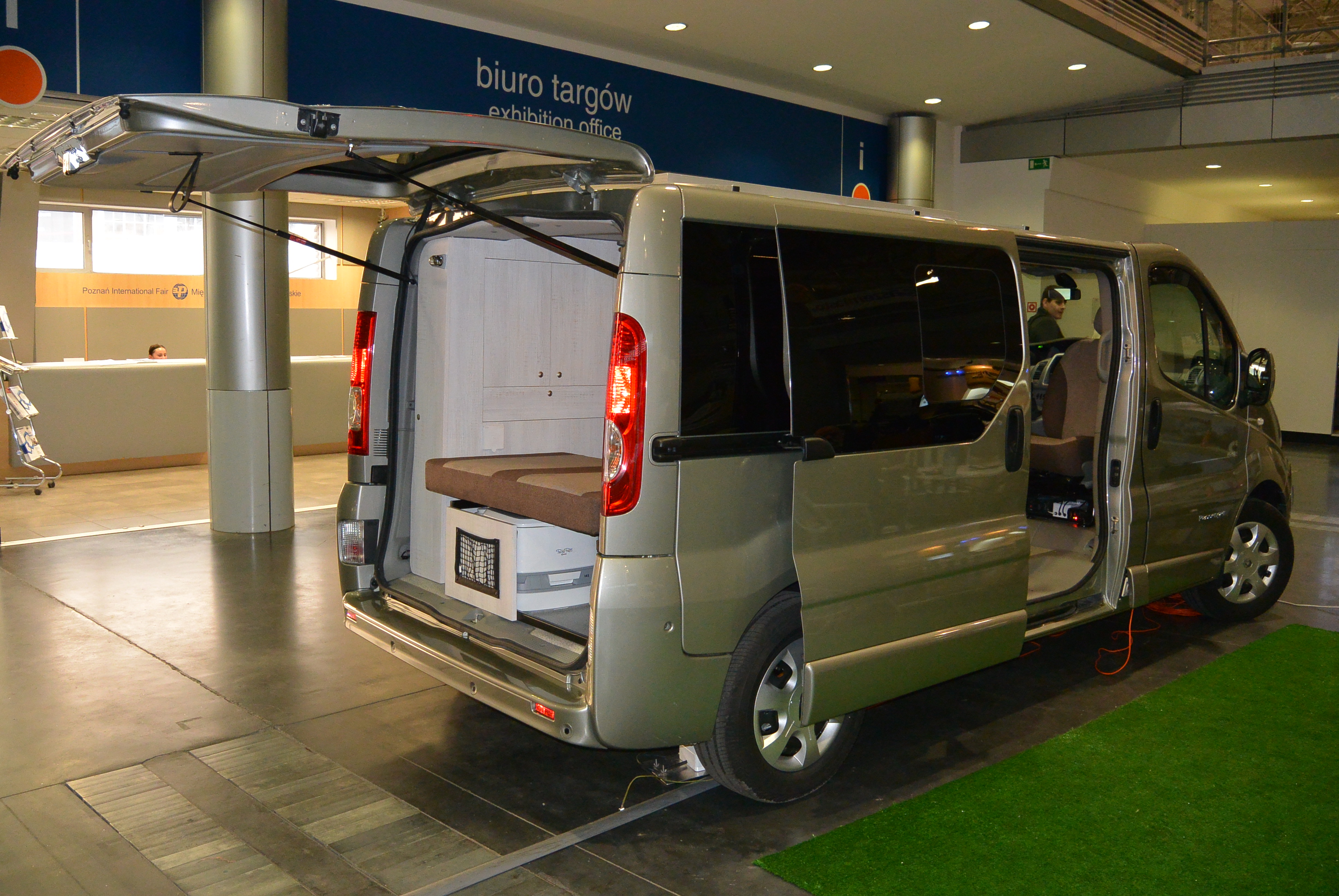 renault trafic conversion