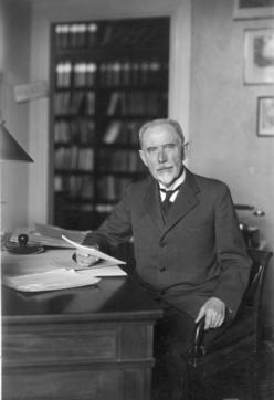 <span class="mw-page-title-main">S. P. L. Sørensen</span> Danish chemist (1868–1939)