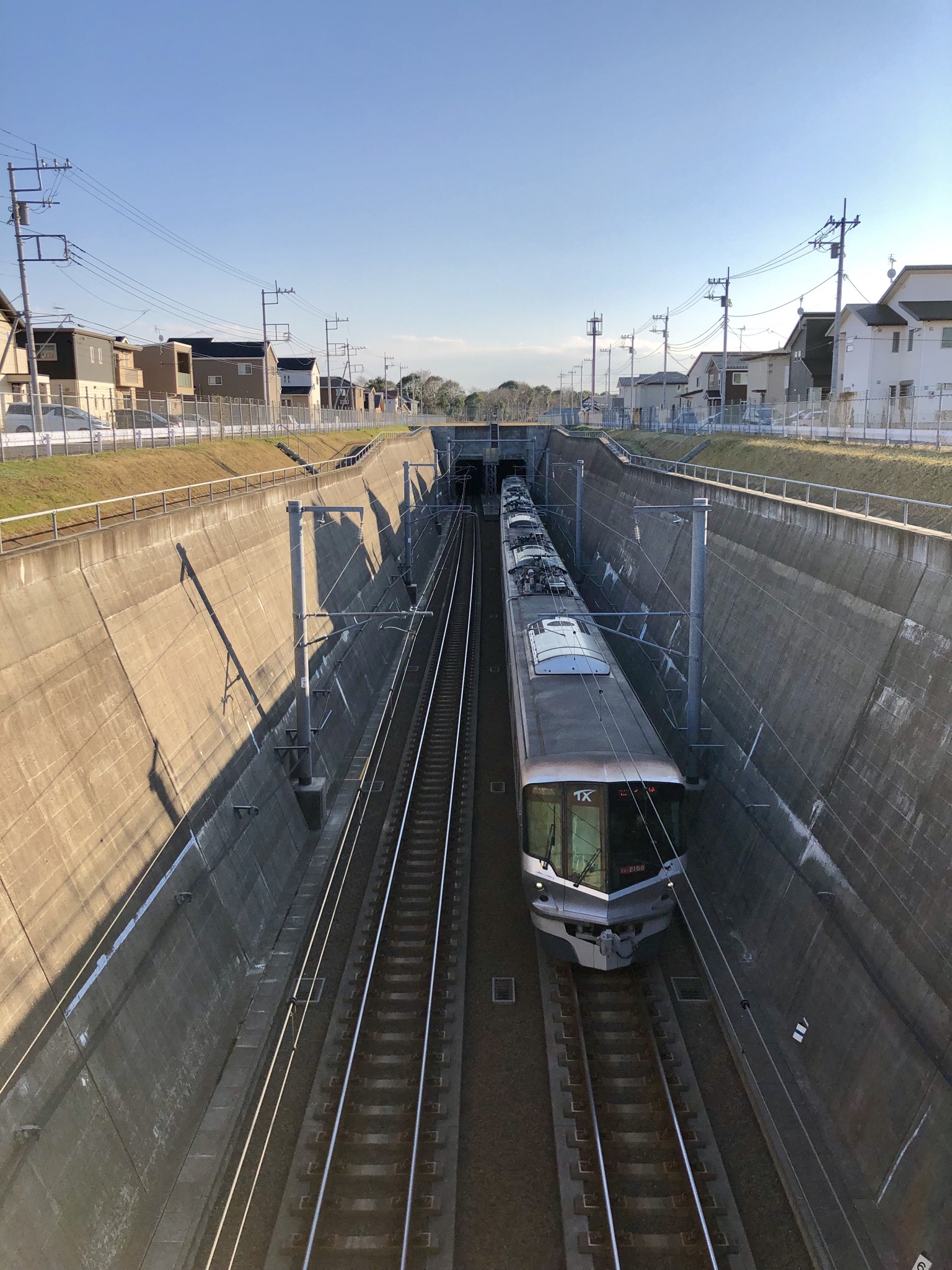 ファイル Tx 00系電車 常磐道トンネル Jpg Wikipedia