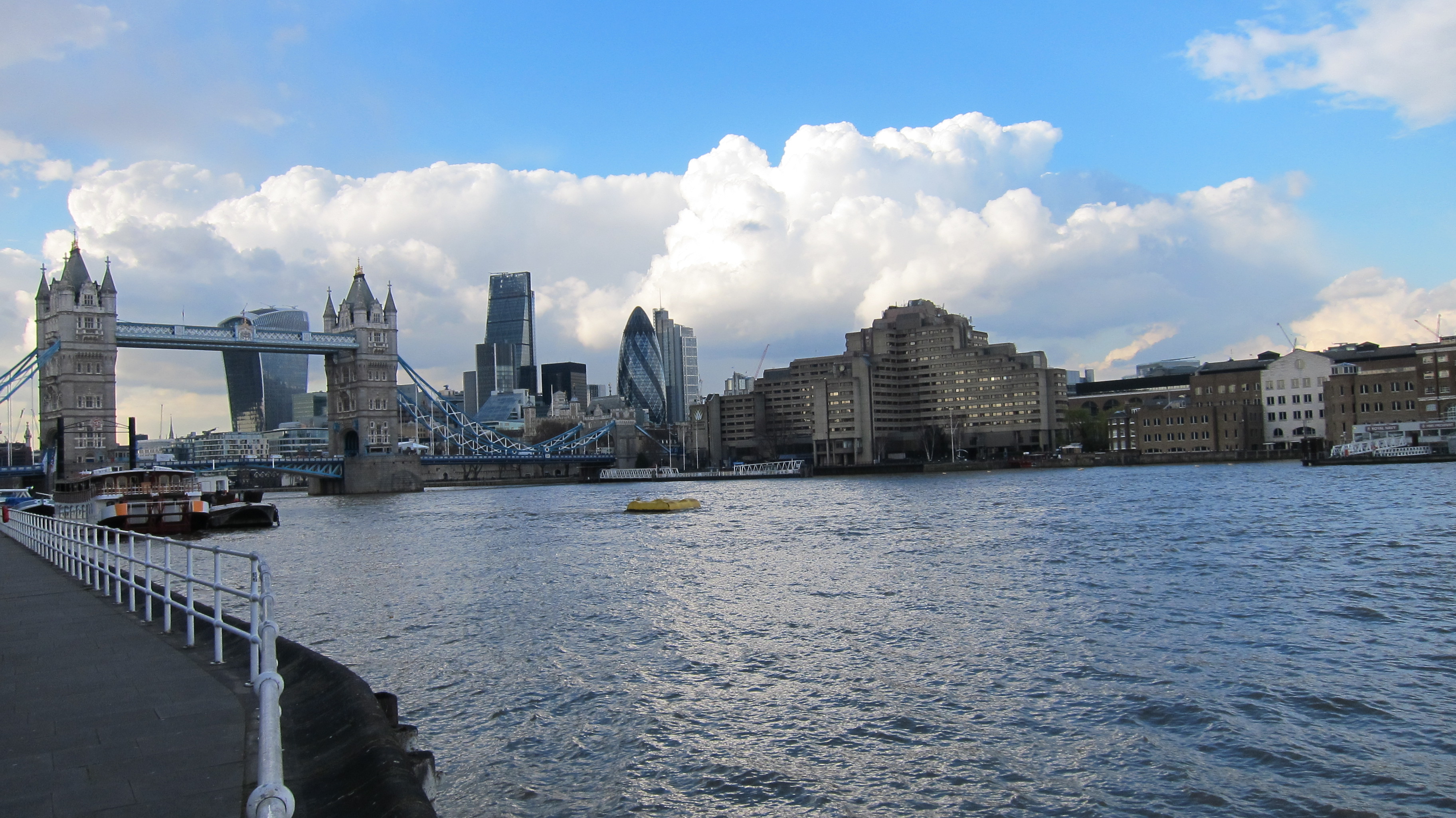 Thames River, London - panoramio.jpg.
