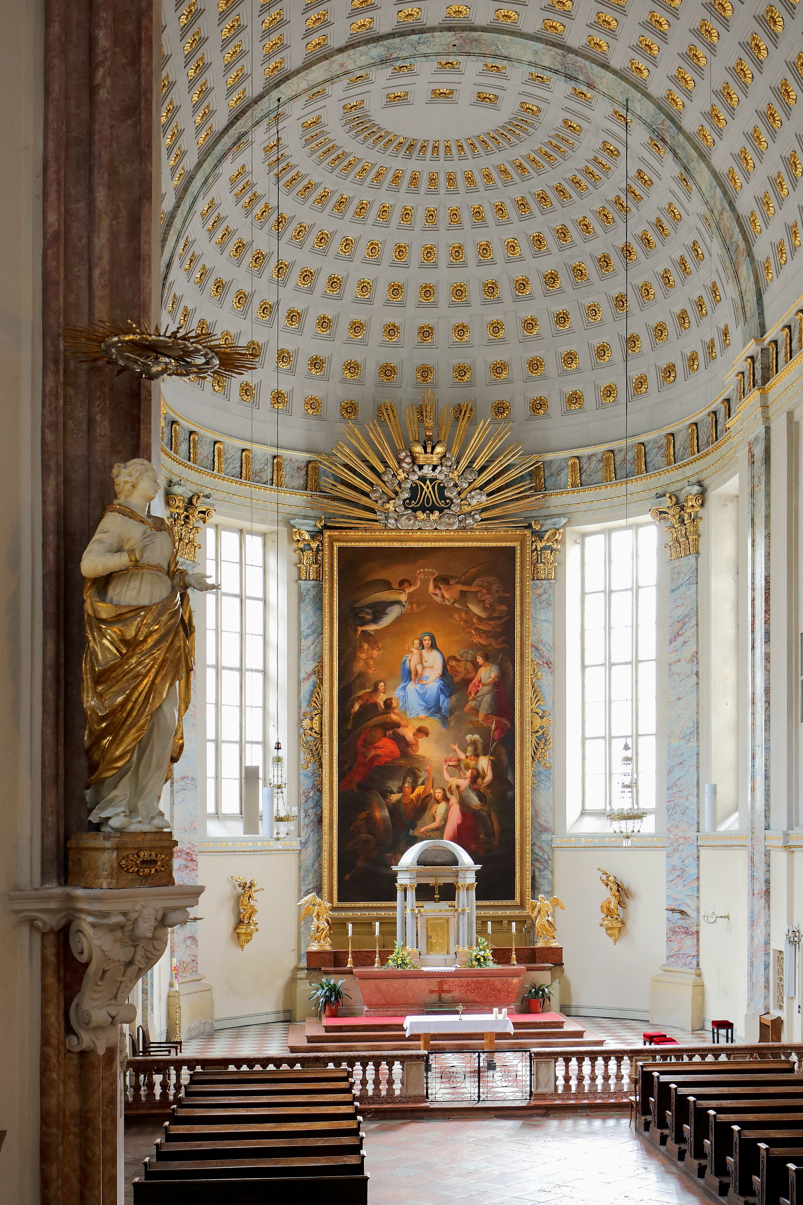 Datei:Wien - Kirche am Hof, Altarraum.JPG - Wikipedia