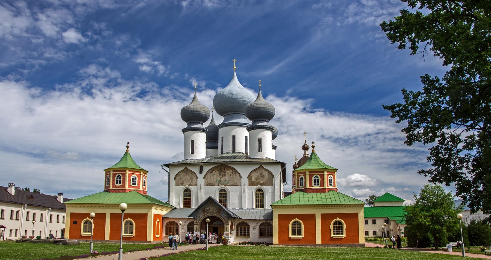 большой успенский собор в тихвине