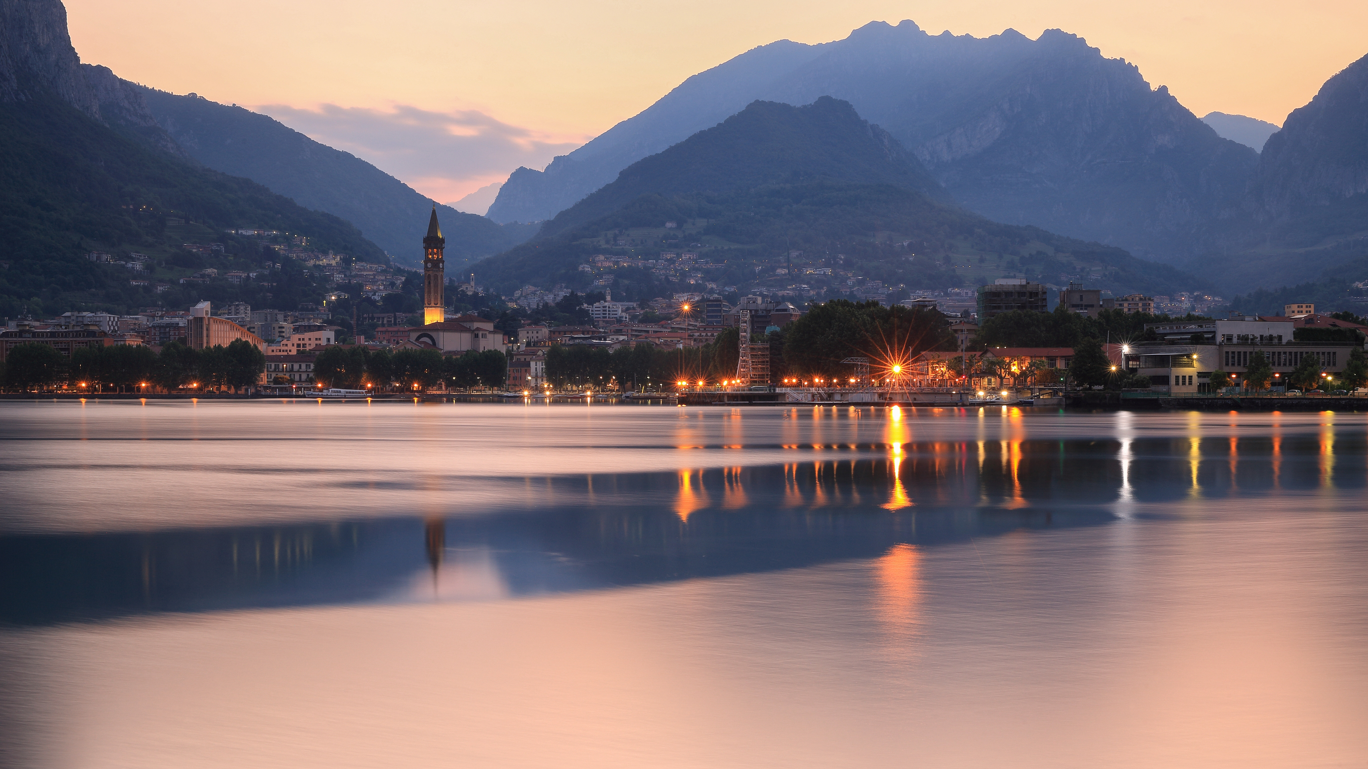 Lecco. Лекко. Lecco Italy. Италия Lecco монумент героям. Дуб Лекко Lecco.