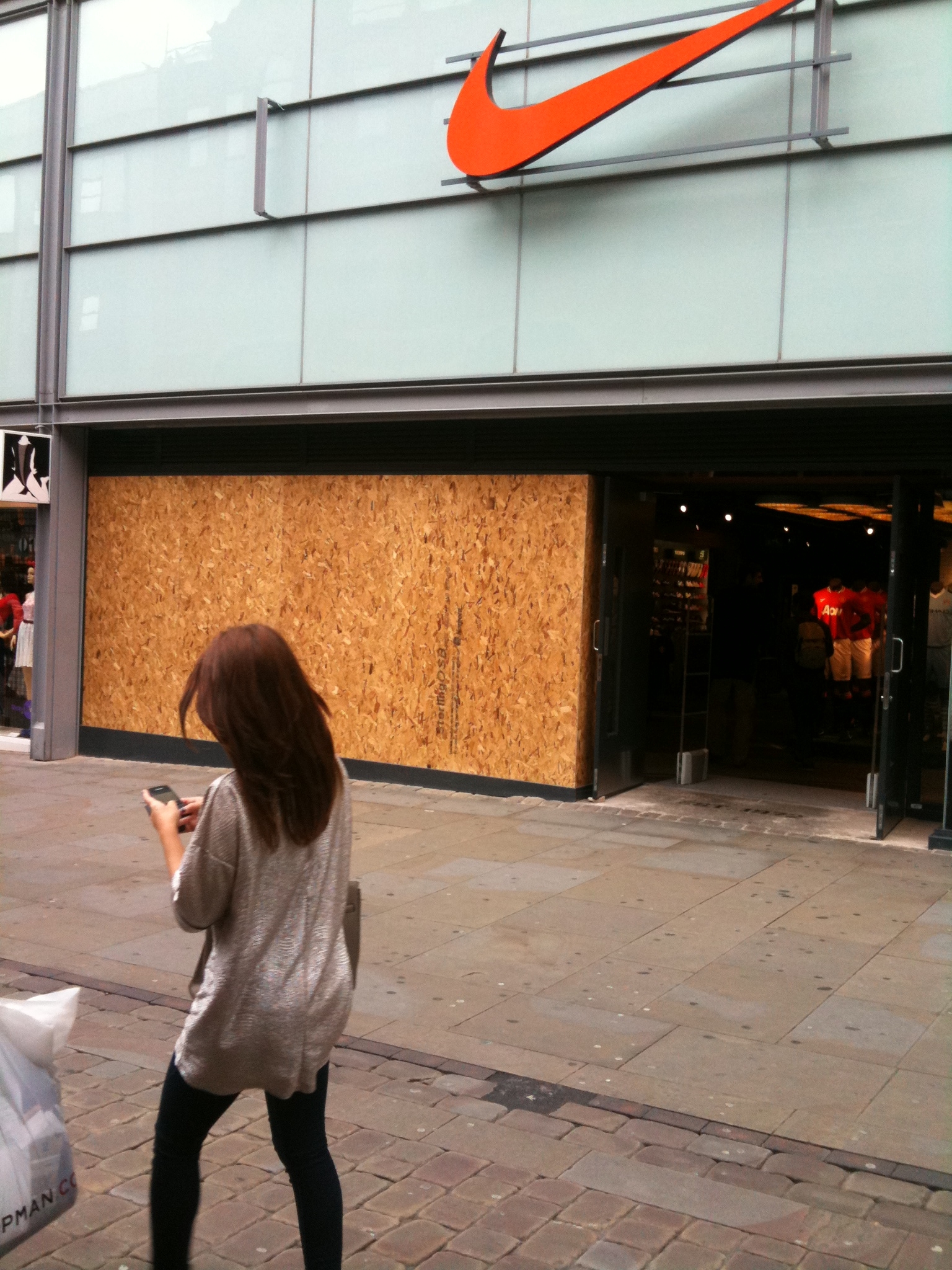 File:Boarded up Nike shop, Market 