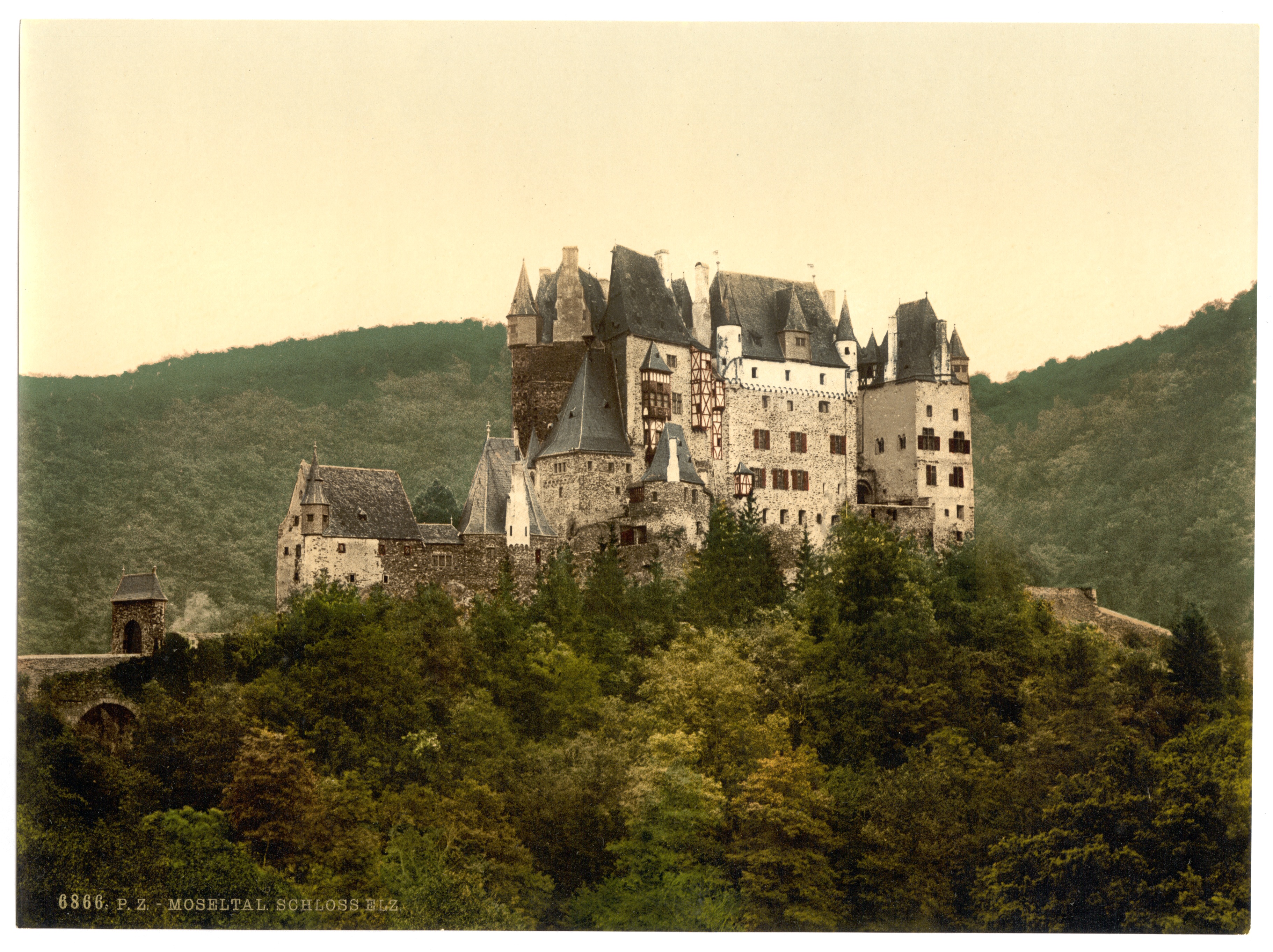 Разные замки. Замок Эльц. Burg Eltz Германия 1920 1080. Замок в Германии Нойшванштайн 1920 1080. Замок Эльц в Германии на обои.