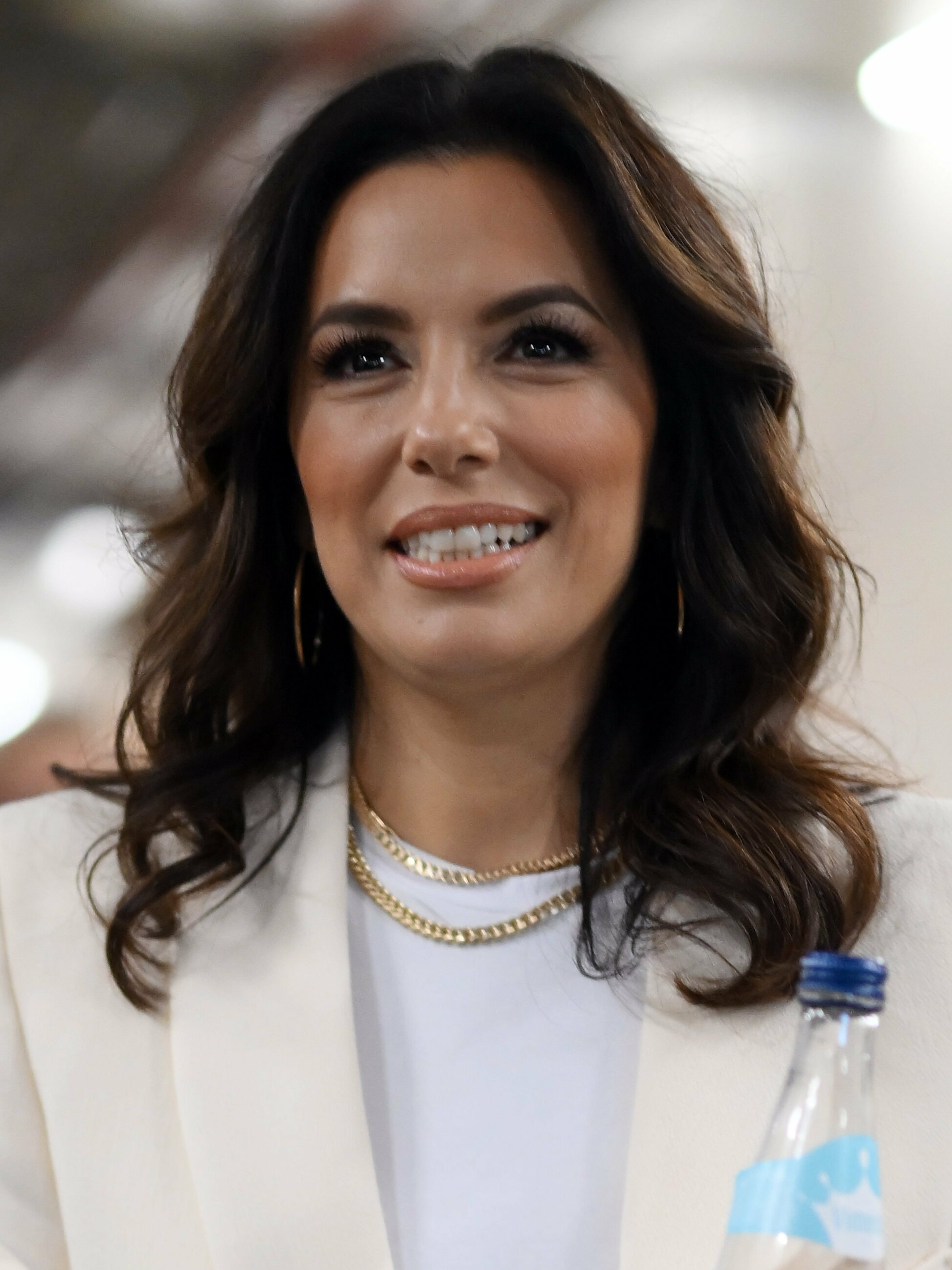 https://upload.wikimedia.org/wikipedia/commons/f/fc/Eva_Longoria_SZ9_1450_%2852476848986%29_%28cropped%29.jpg