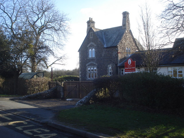 File:Front entrance to Welland Primary School - geograph.org.uk - 754864.jpg