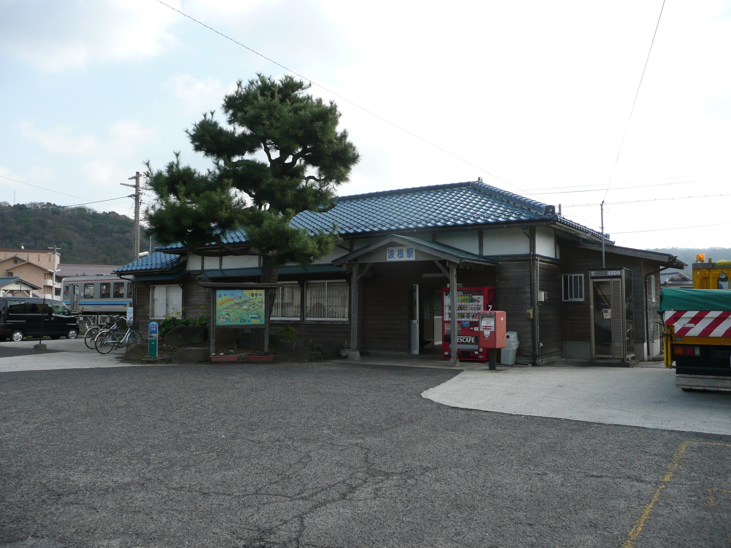 Hane_station.JPG