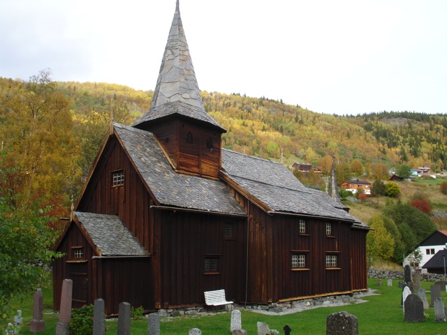 File:Hol gamle kyrkje.jpg