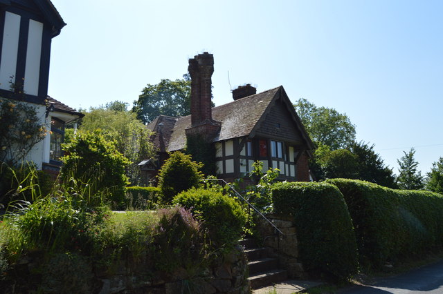 File:House, Poundsbridge Lane - geograph.org.uk - 4728793.jpg