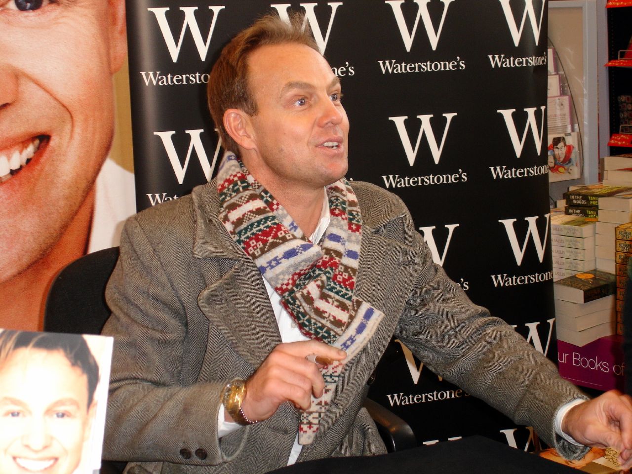 Jason Donovan firmando autógrafos de su autobiografía en el 14 de diciembre de 2007