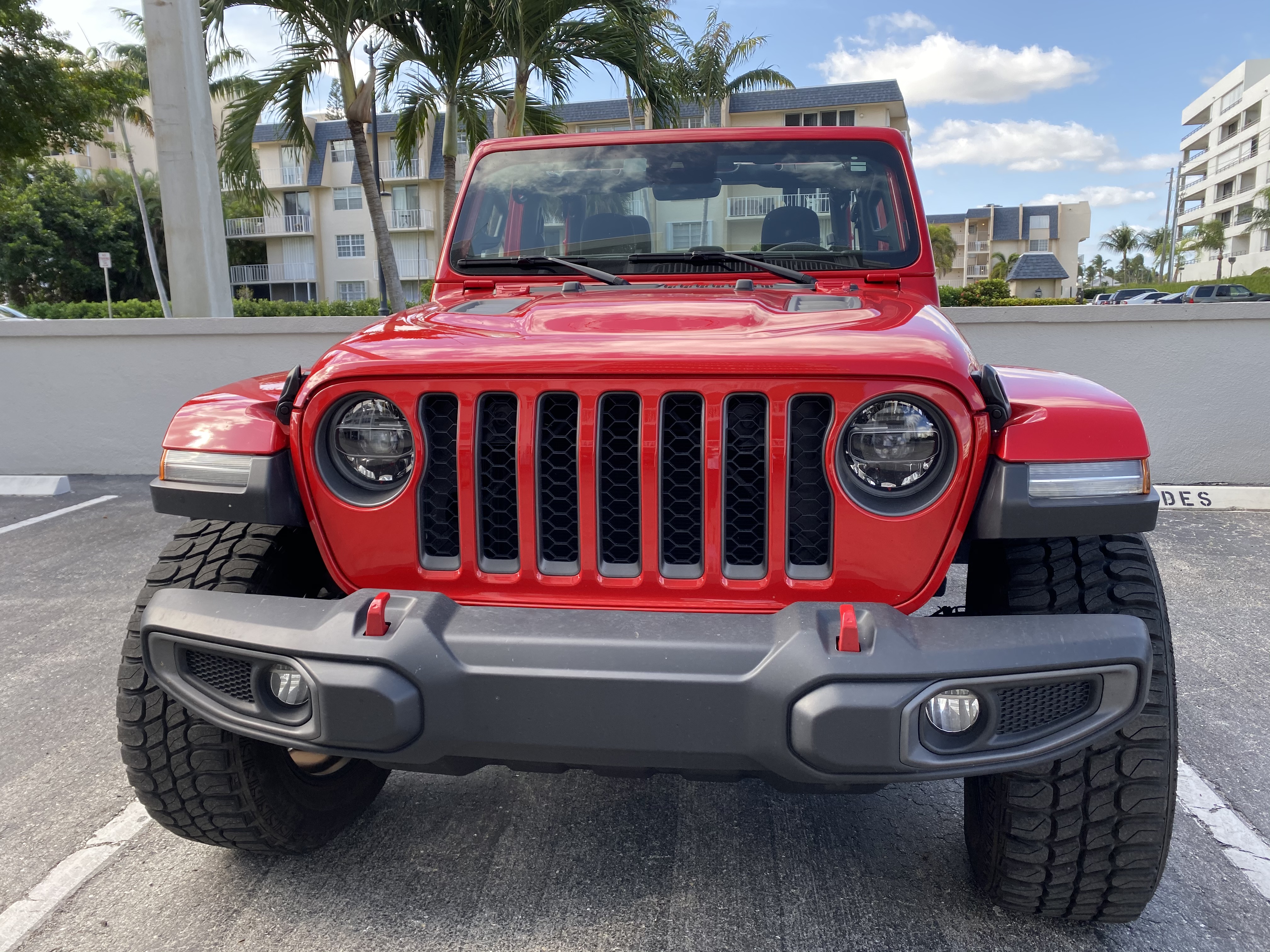 Jeep Gladiator (JT) Rubicon in red - topless and doorless - 2of6.jpg. 