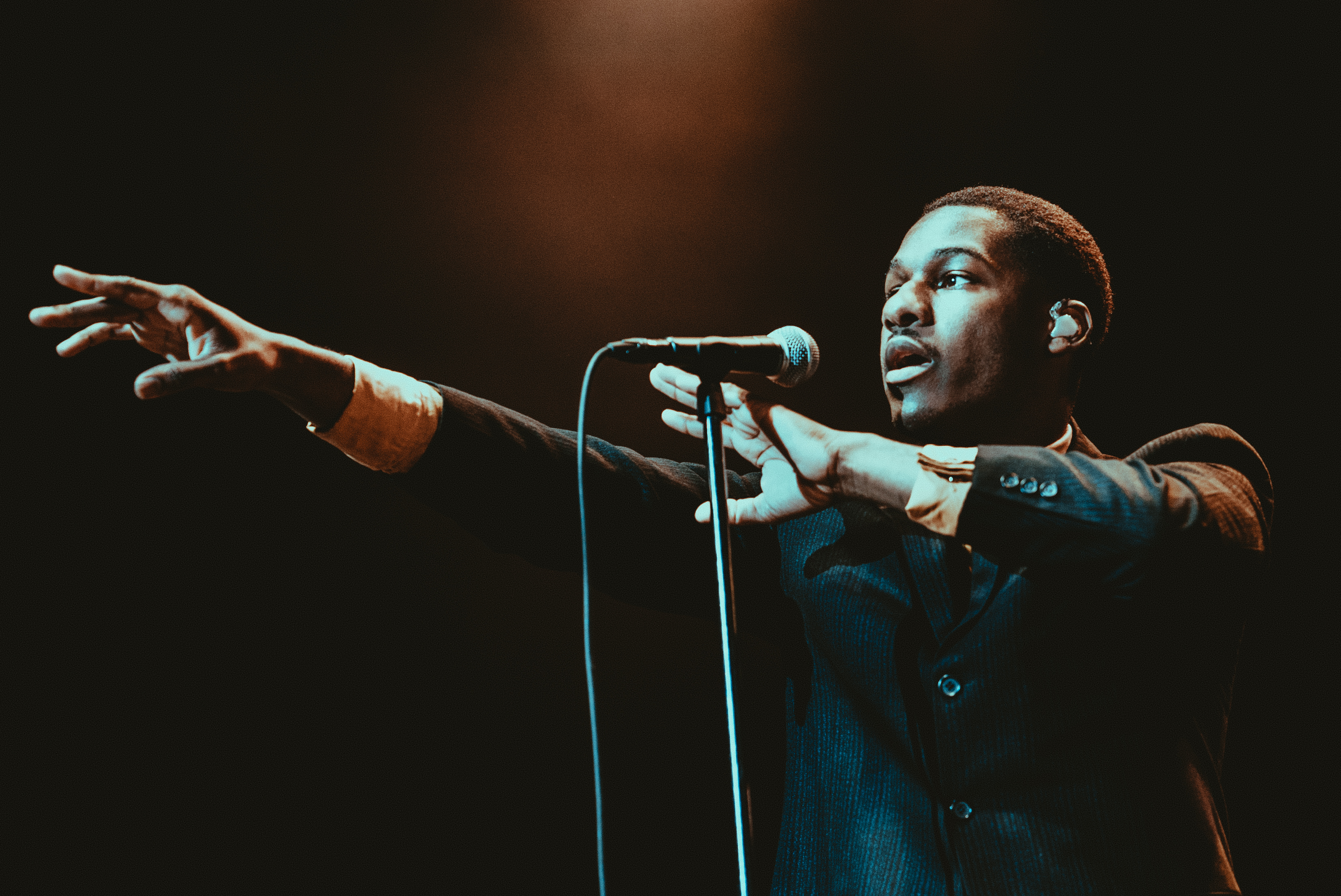 Leon Bridges - Gold-Diggers Sound Lyrics and Tracklist